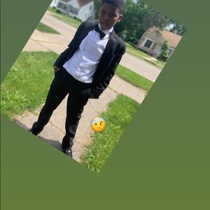 Meet your Posher, Carmari